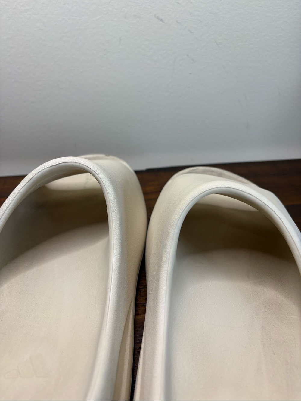 Women’s Size 8 Beige/Bone Color Adidas Yeezy Slides - Picture 12 of 13